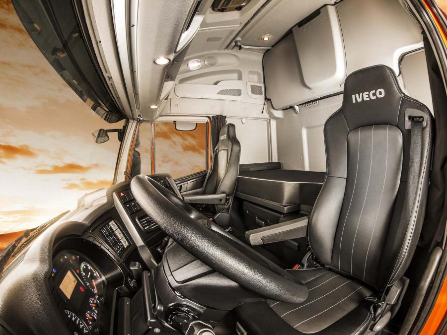  Iveco Stralis Hi-Way 560 6x2 2013 года  (фото 6 из 8)
